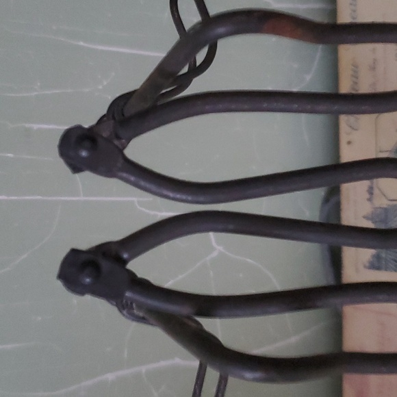 Vintage Casserole Dish Trivet Expandable Holder - Picture 9 of 9